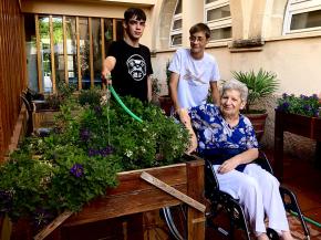 Un estiu de solidaritat: dos joves voluntaris a la Residncia Assistida Monestir de Sant Bartomeu